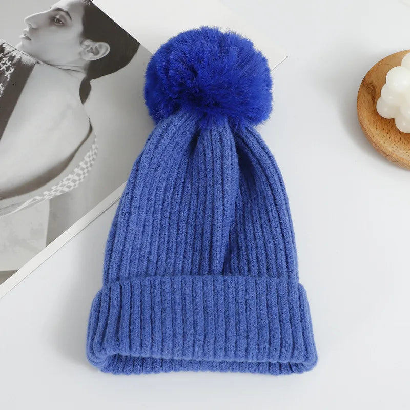 Bonnet à Gros Pompon Moelleux en Maille pour le Ski