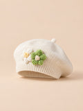 Kinderbarett für Mädchen mit plastischen Strickblumen – Farbvariante Beige, Ansicht von vorn