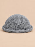 Gehäkeltes Netzbarett im französischen Fascinator-Stil – Farbvariante Grau, Ansicht von vorn