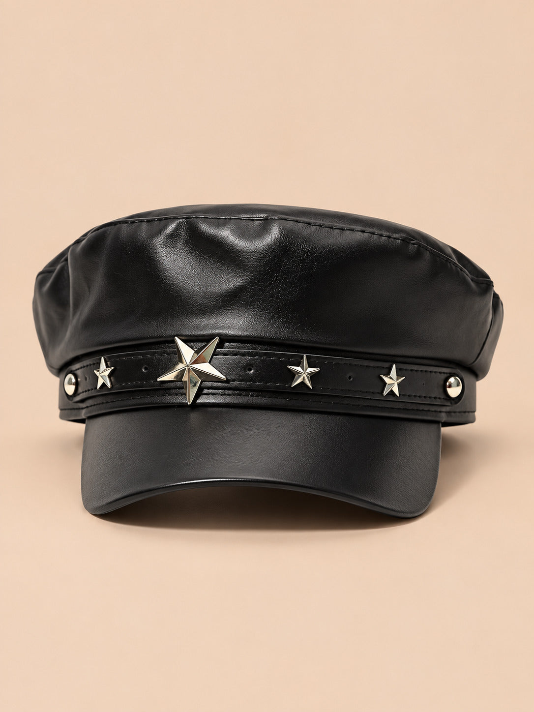 Béret casquette effet cuir b3, vue de face sur fond pêche sable
