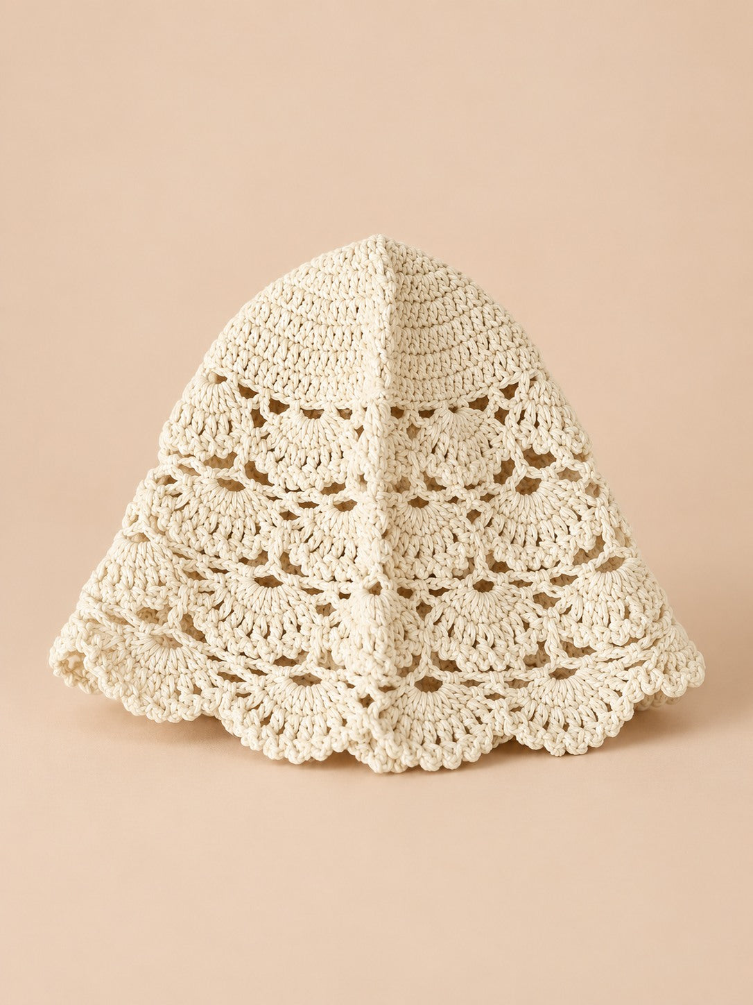 Béret en dentelle à fleurs au crochet, coloris C2, vue de face