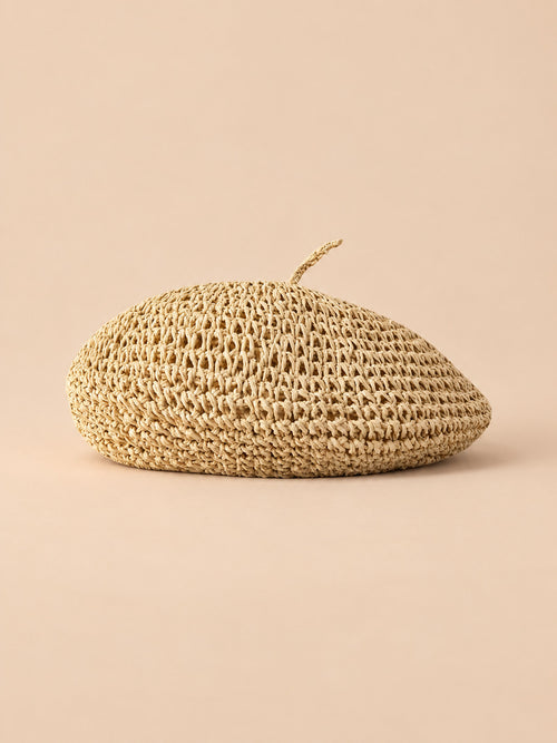 Gehäkeltes Damen-Sommerbarett aus Papierstroh – Beige, Vorderansicht, sand-pfirsichfarbener Hintergrund