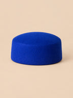 Elegante Baskenmütze aus Wollfilz für festliche Anlässe – Farbvariante Blau, flache Oberseite, Ansicht von vorn