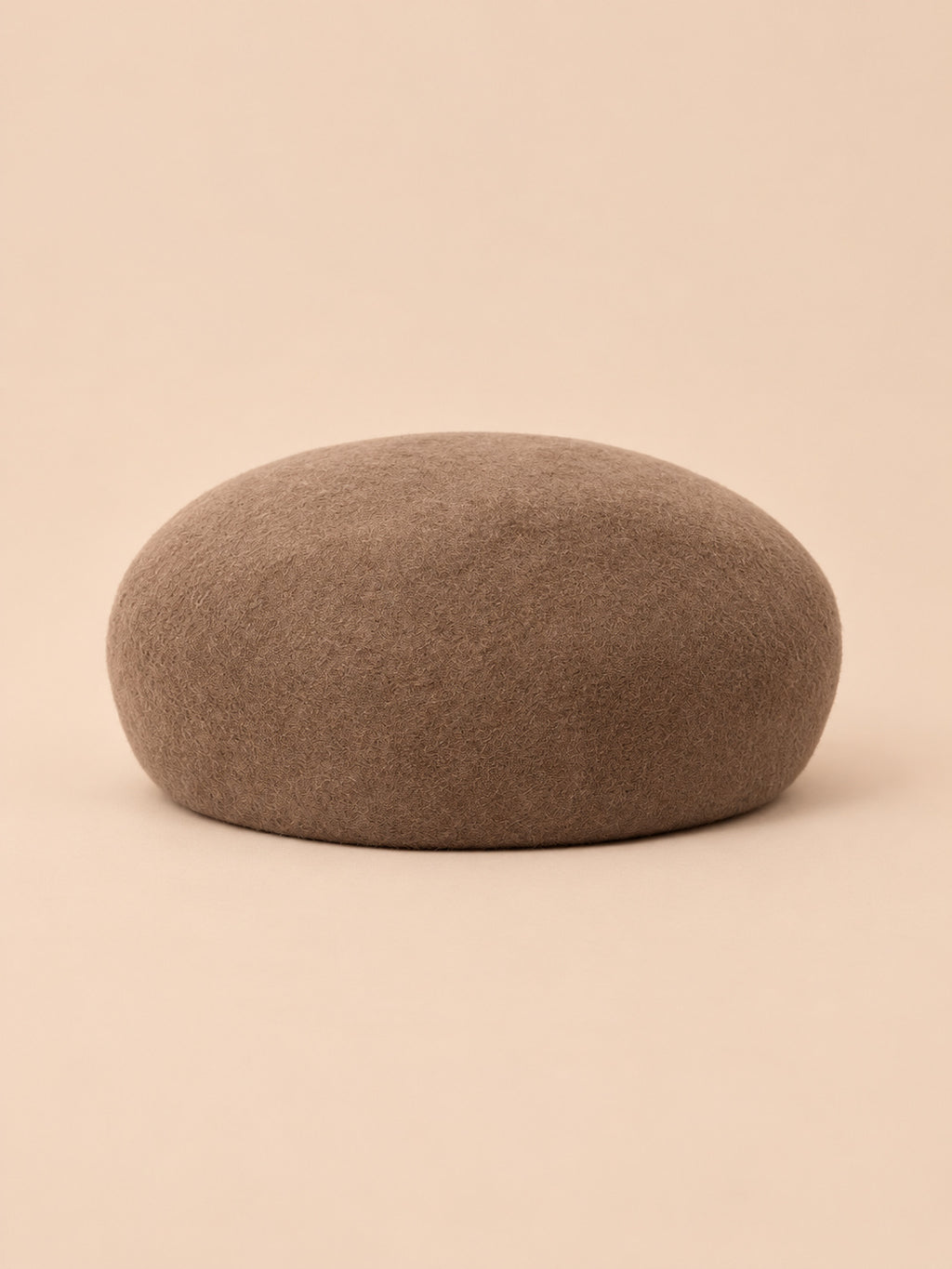 Elegante Baskenmütze aus Wollfilz für festliche Anlässe – Farbvariante Khaki, runde Form, Ansicht von vorn