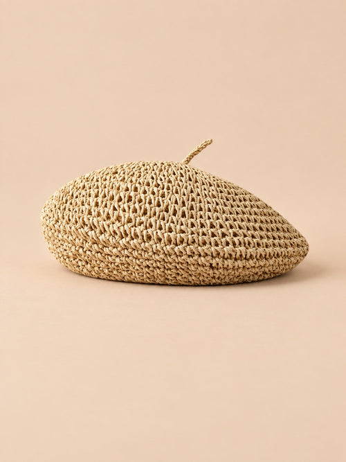 Flaches Sommerbarett in Strohoptik im Boho-Stil – Farbvariante Beige, Dreiviertelansicht