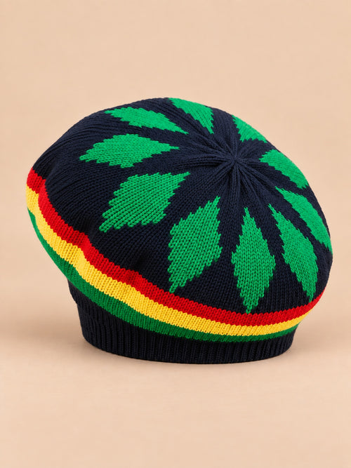 Rasta-Baskenmütze aus Strick mit mehrfarbigem Print – Farbvariante Mehrfarbig, Dreiviertelansicht