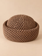 Luftiges Damen-Netzbarett im Retro-Fascinator-Stil – Braun 1, Vorderansicht, sand-pfirsichfarbener Hintergrund
