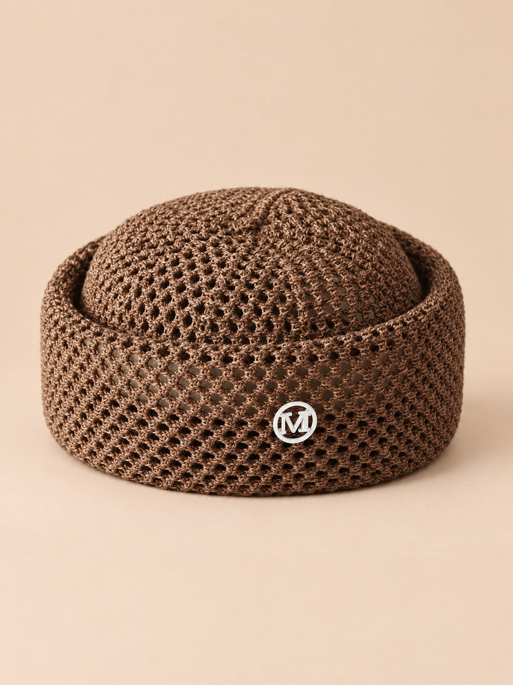 Retro-Netzbarett mit luftigem Oberteil im Fedora-Stil – Farbvariante Braun, Ansicht von vorn