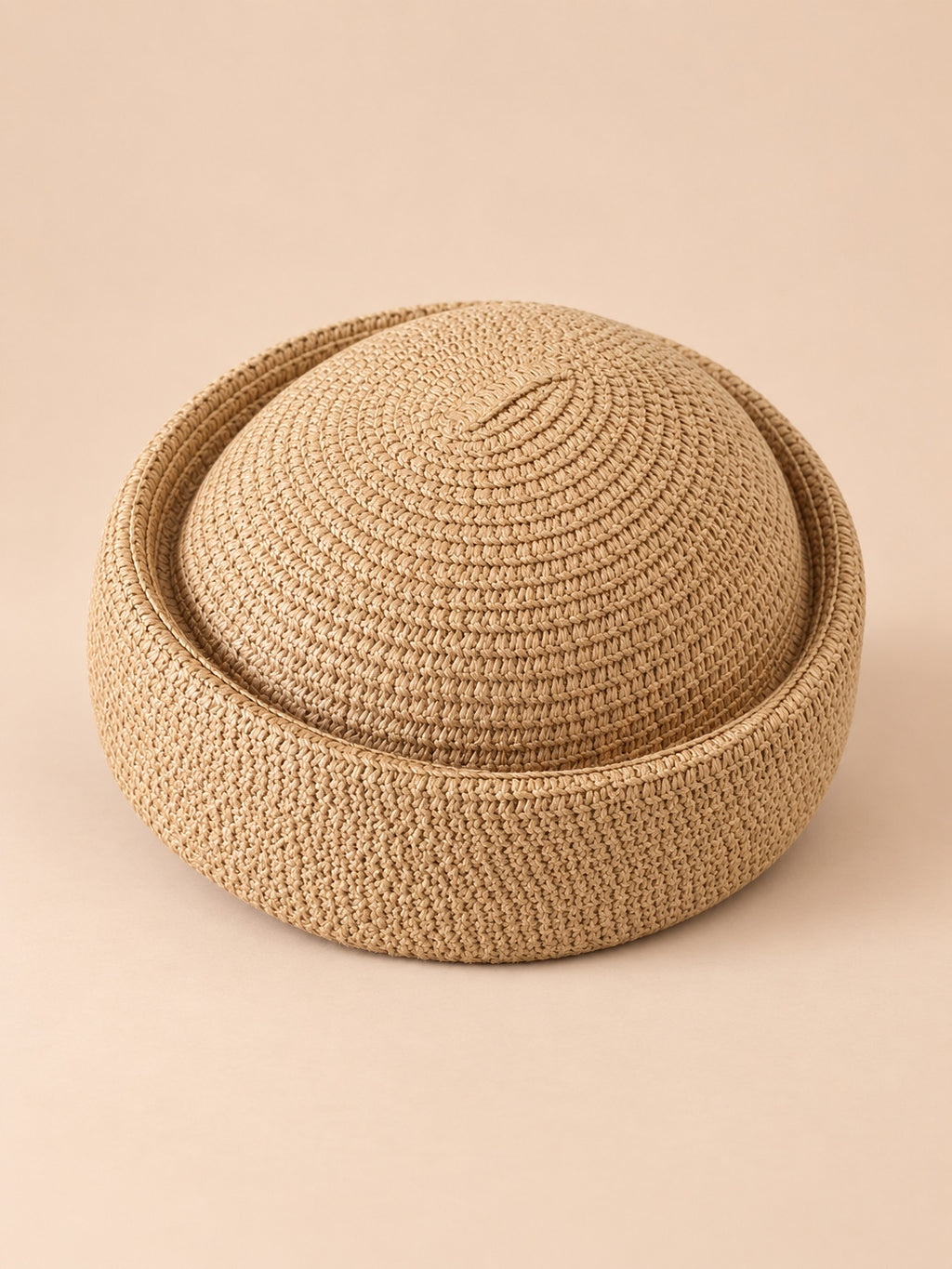 Retro-Netzbarett mit luftigem Oberteil im Fedora-Stil – Modell 3, Farbvariante Khaki, Dreiviertelansicht