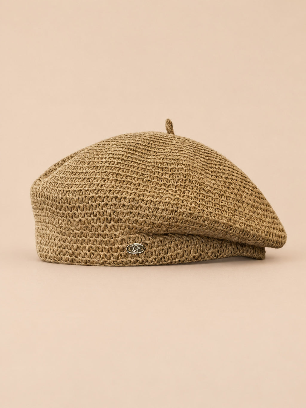 Leichte Strick-Baskenmütze im französischen Stil – Farbvariante Khaki, Ansicht von vorn