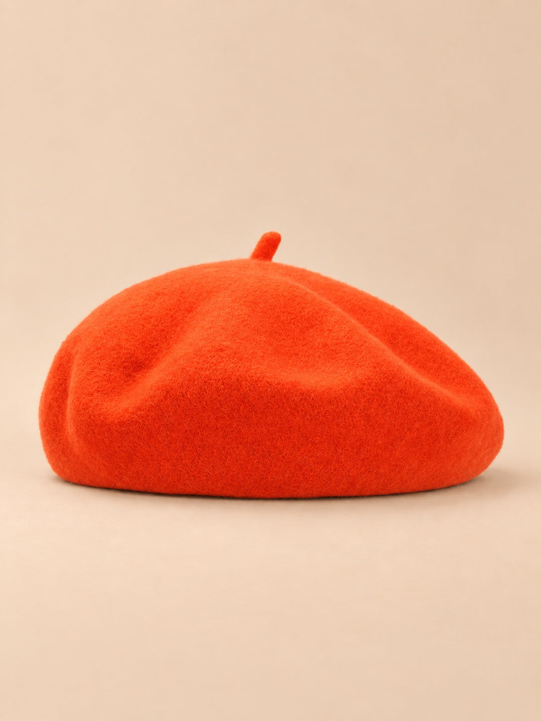 Einfarbige Damen-Baskenmütze aus Acryl im französischen Stil – Farbvariante Orange, Ansicht von vorn