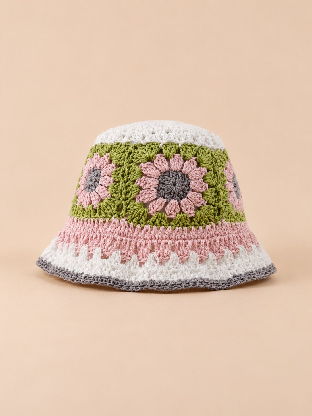 Gehäkelter Fischerhut für Damen mit Blumen – Modell 19, Produktdarstellung in der Vorderansicht