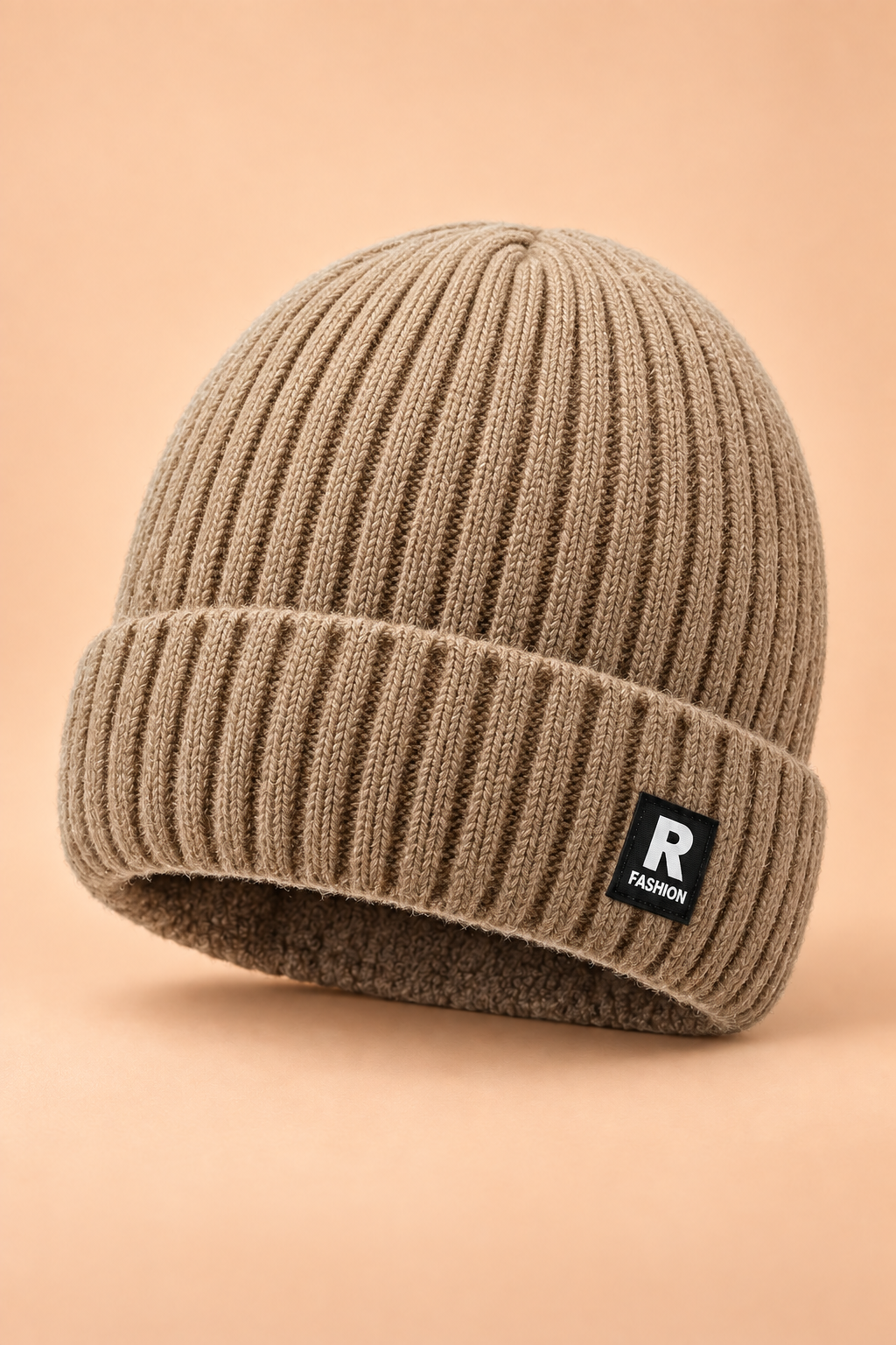 Dicke Wollmix-Mütze mit weichem Fleecefutter – Farbvariante Khaki, Dreiviertelansicht