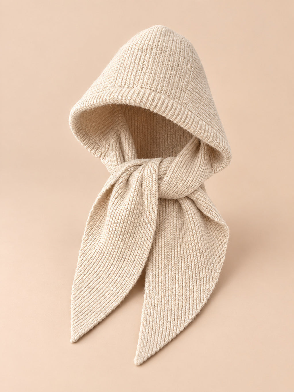 Einteilige Schalmütze für Damen im koreanischen Y2K-Stil – Farbvariante Beige, Dreiviertelansicht