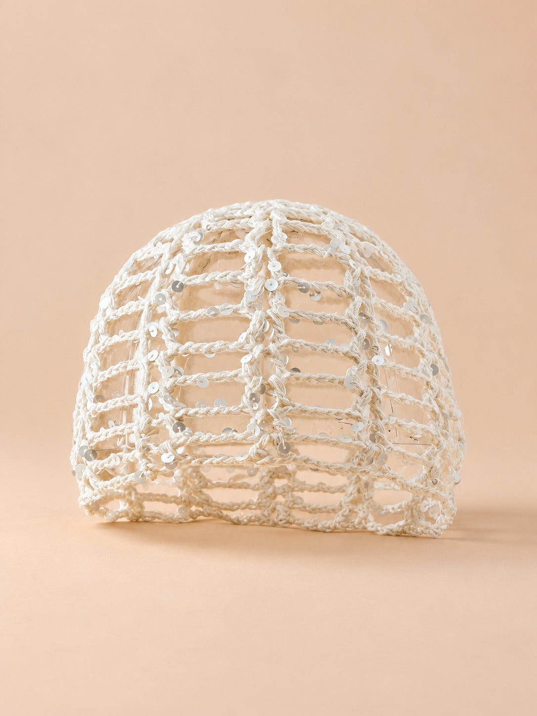Bonnet calotte au crochet à sequins, blanc, vue de face