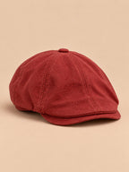Flache Schiebermütze im britischen Vintage-Stil – Farbvariante Rot, Dreiviertelansicht