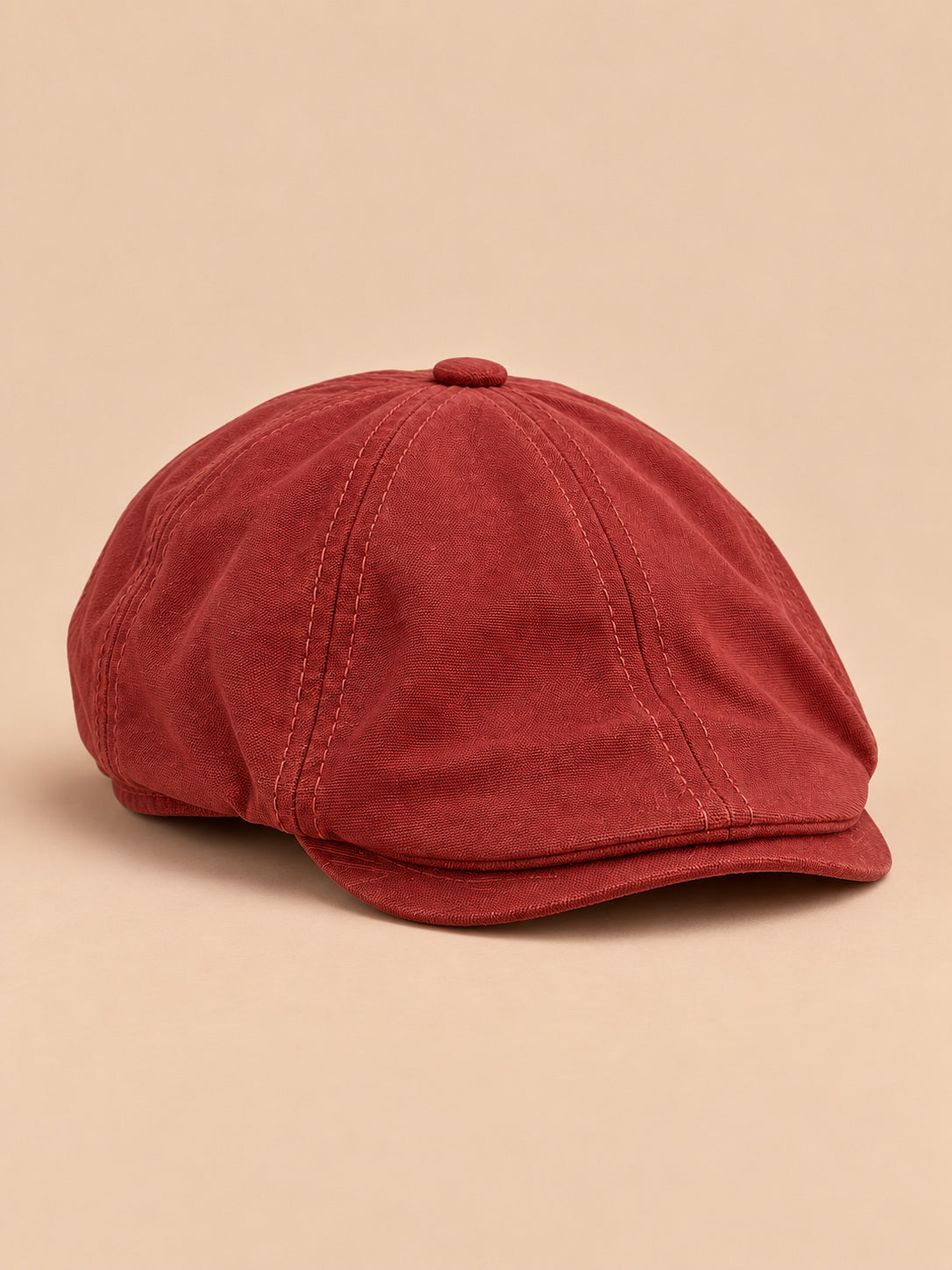 Flache Schiebermütze im britischen Vintage-Stil – Farbvariante Rot, Dreiviertelansicht