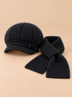 Hut-Schal-Set für Damen mit flauschigem Hut und Strickschal – Farbvariante Schwarz, Ansicht von vorn