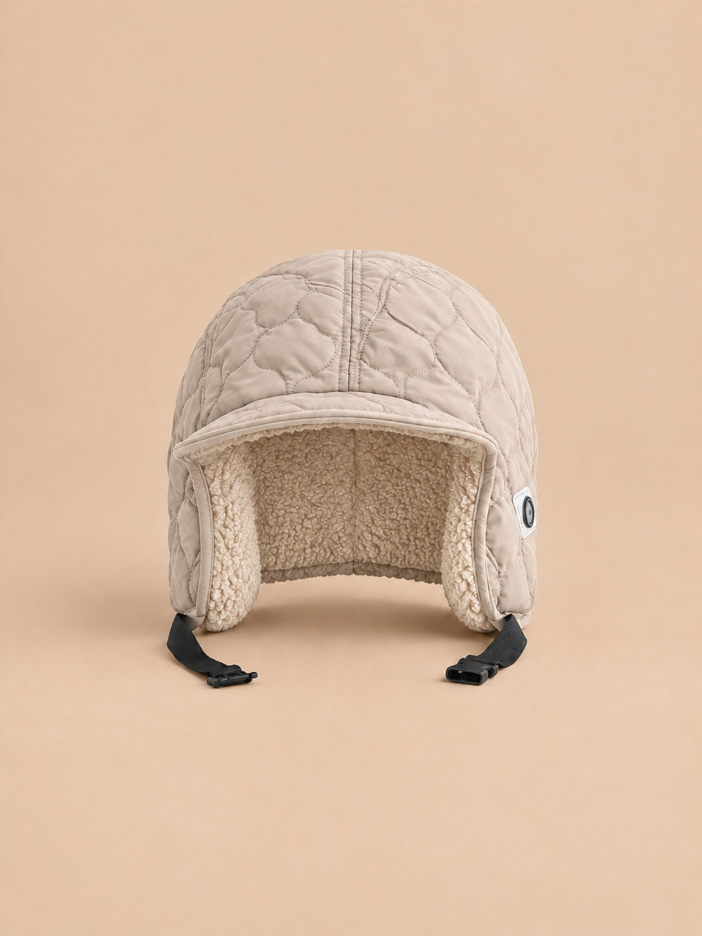 Fliegermütze mit Samtinnenseite und Ohrenklappen – Farbvariante Beige, Ansicht von vorn