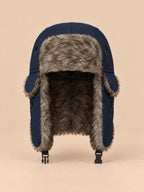 Herren-Trapper-Mütze mit Ohrenklappen und Kinnriemen – Farbvariante Marineblau, Ansicht von vorn