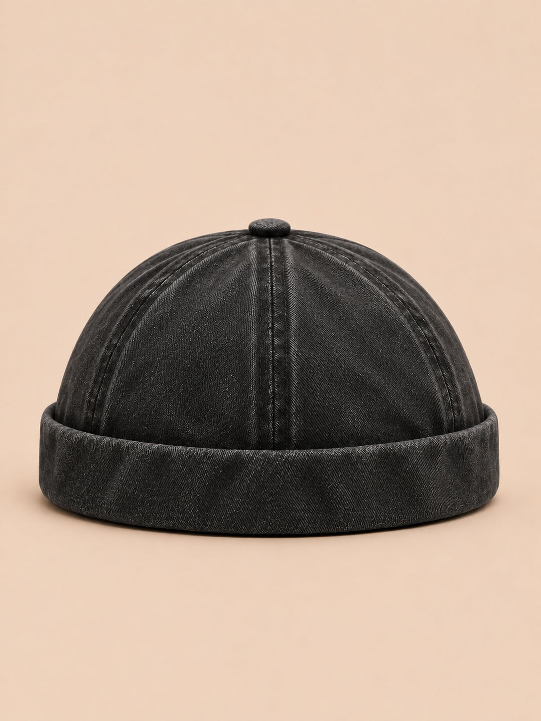 Bonnet docker délavé rétro noir, vue de face.