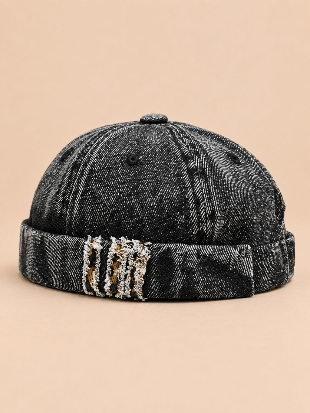 Denim-Dockermütze Bocca mit Leoparden-Patchwork – Farbvariante Schwarz, Dreiviertelansicht