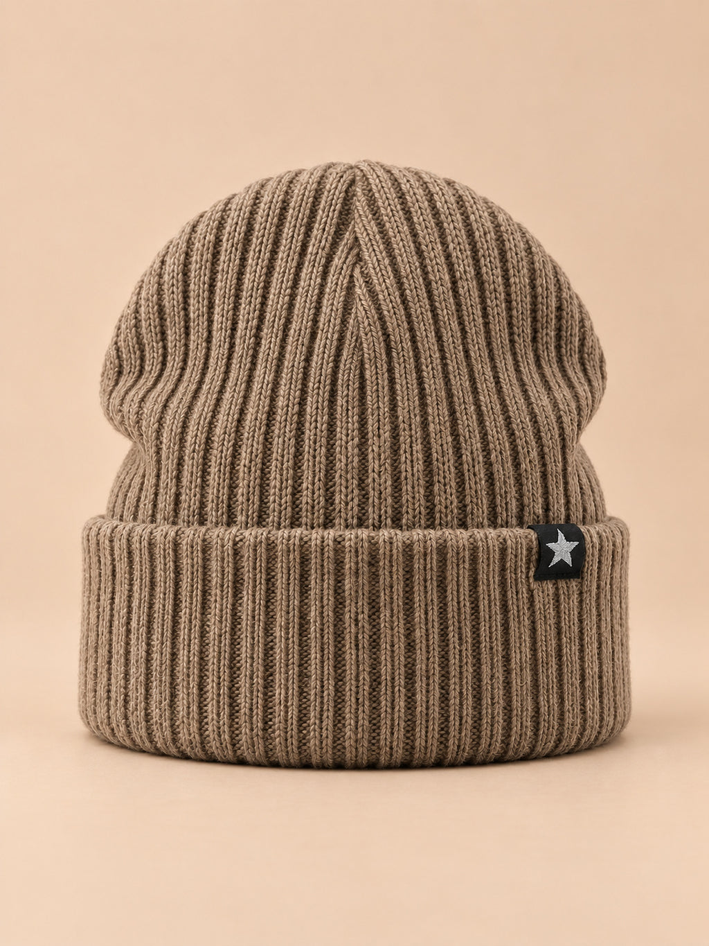 Warme, einfarbige Herren-Strickmütze mit doppelter Lage – Farbvariante Beige, Ansicht von vorn