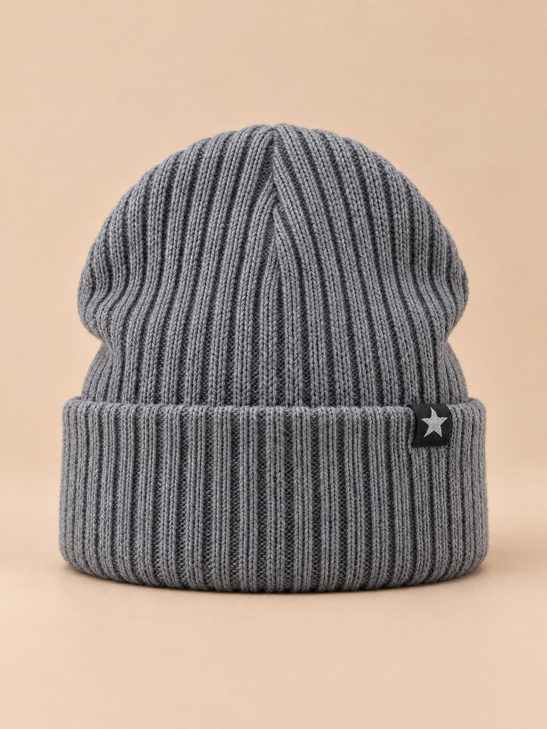 Bonnet homme gris 2 côtelé à revers avec étiquette étoile, vue de face