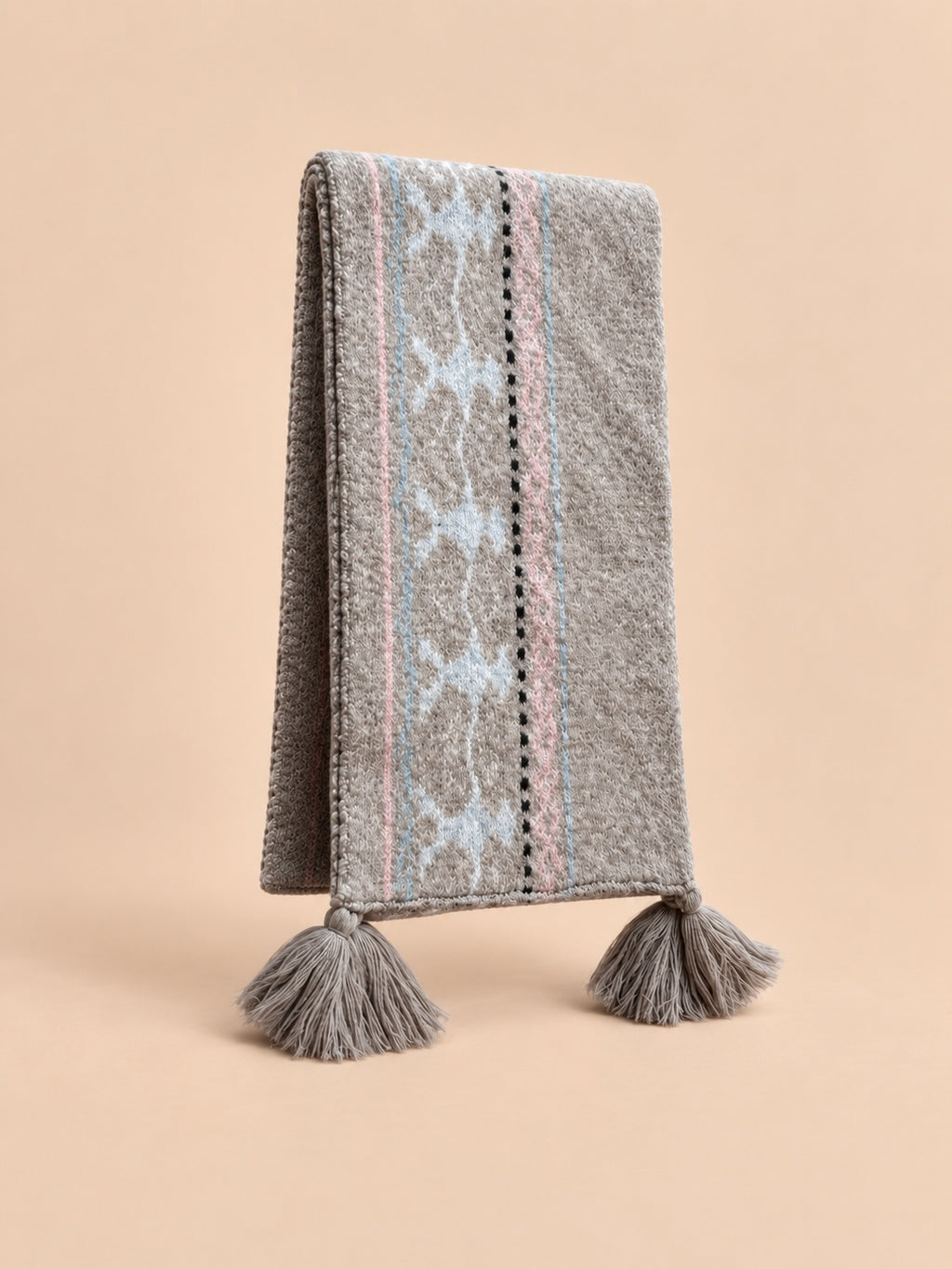 Fair-Isle-Jacquardschal aus Wollmischung mit Fransen – Modell 25049, Dreiviertelansicht