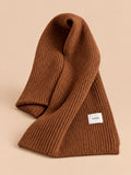 Langer, dicker und windabweisender Strickschal – Modell 3), Farbvariante Weiß, Ansicht von vorn