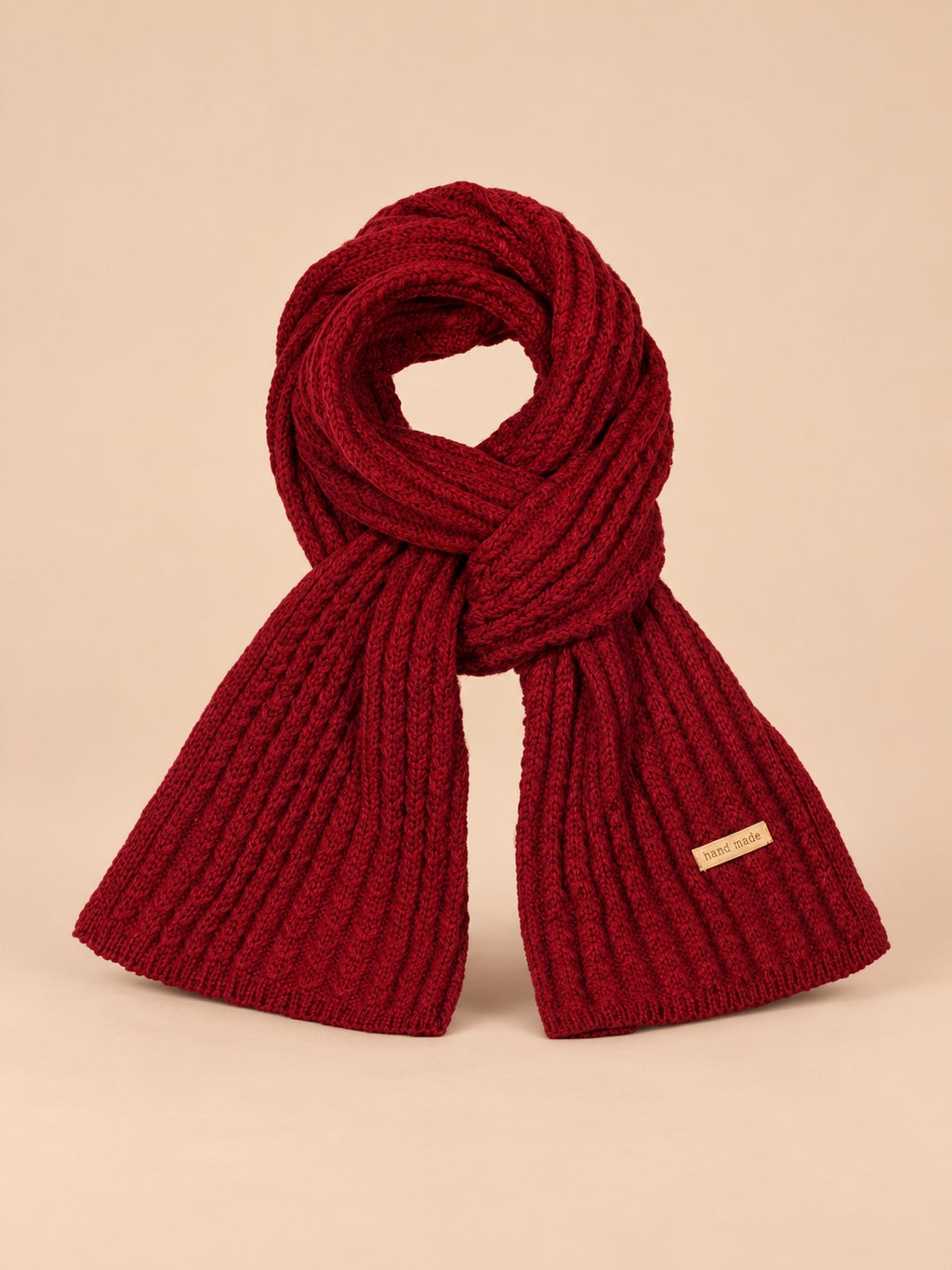 Bordeauxfarbener Strickschal aus dickem, elastischem Acryl mit großzügiger langer Form, Vorderansicht