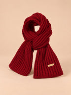 Dicker, elastischer und weicher Strickschal – Farbvariante Bordeaux, Dreiviertelansicht