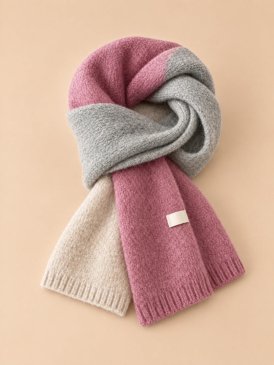 Elastischer Strickschal mit Streifen im koreanischen Stil – Modell 1, Ansicht von vorn