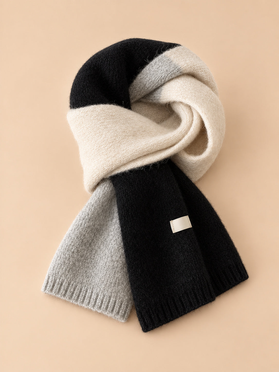Elastischer Strickschal mit Streifen im koreanischen Stil – Modell 4, Ansicht von vorn