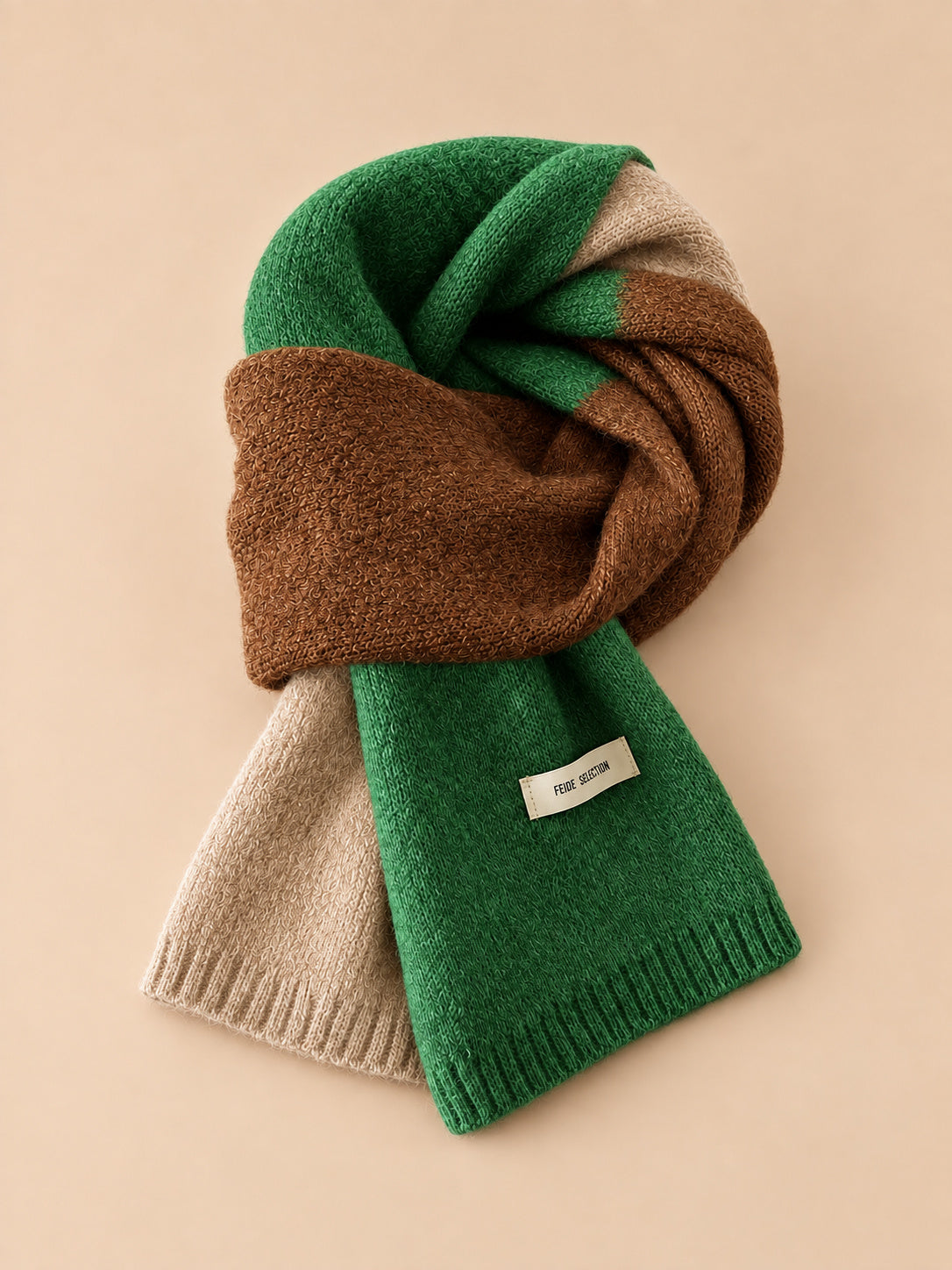 Elastischer Strickschal mit Streifen im koreanischen Stil – Modell 5, Ansicht von vorn