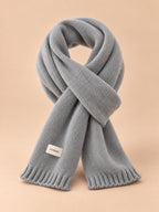 Klassischer einfarbiger Strickschal für den Winter – wj2061, Farbvariante Grau, Ansicht von vorn
