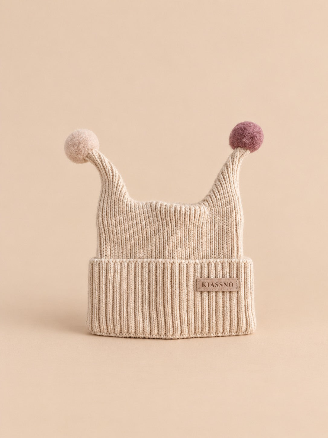 Bonnet enfant au tricot ou crochet, modèle Beige, vue de face