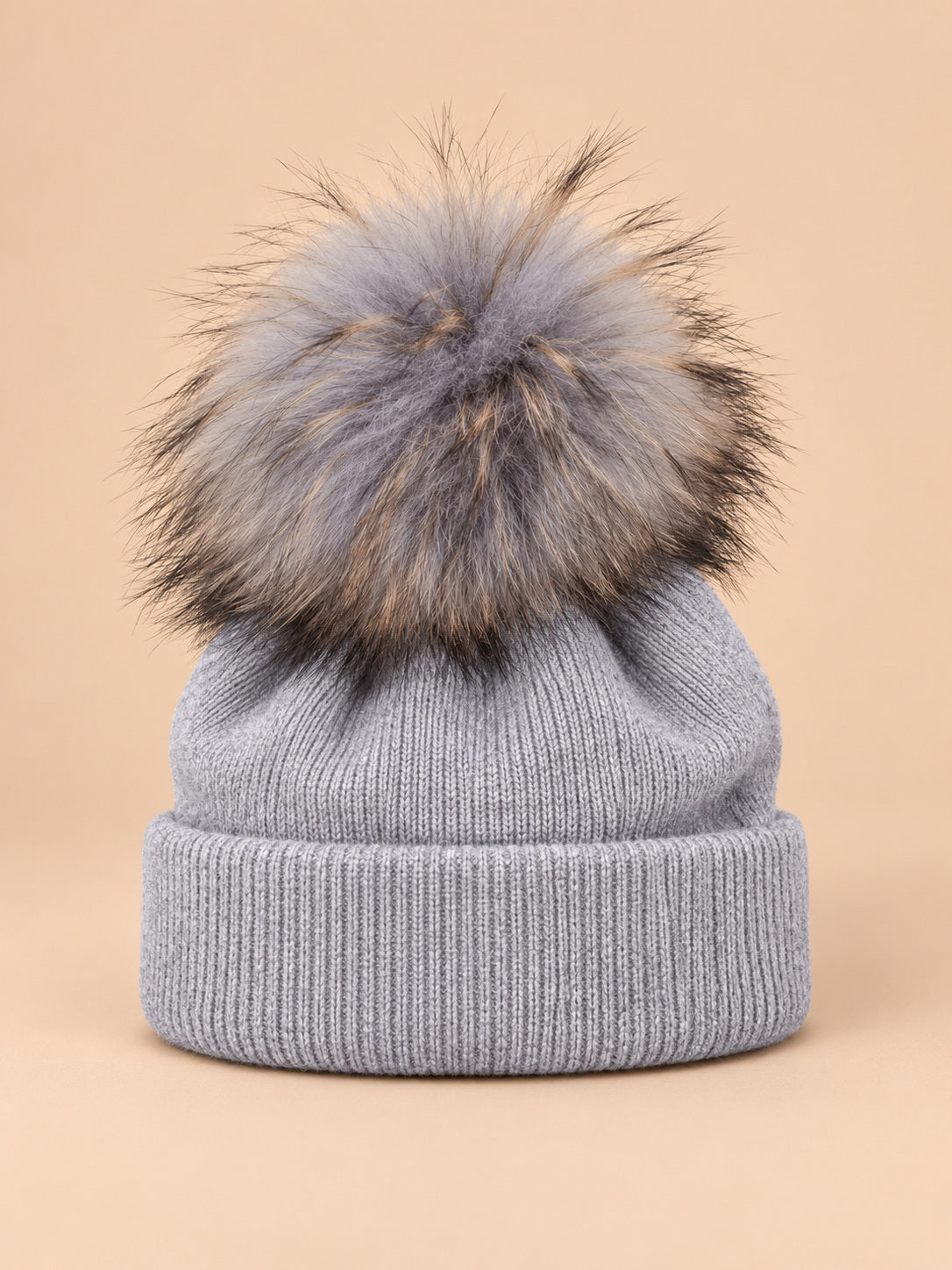 Bonnet enfant gris clair pompon assorti en maille à revers, vue de face