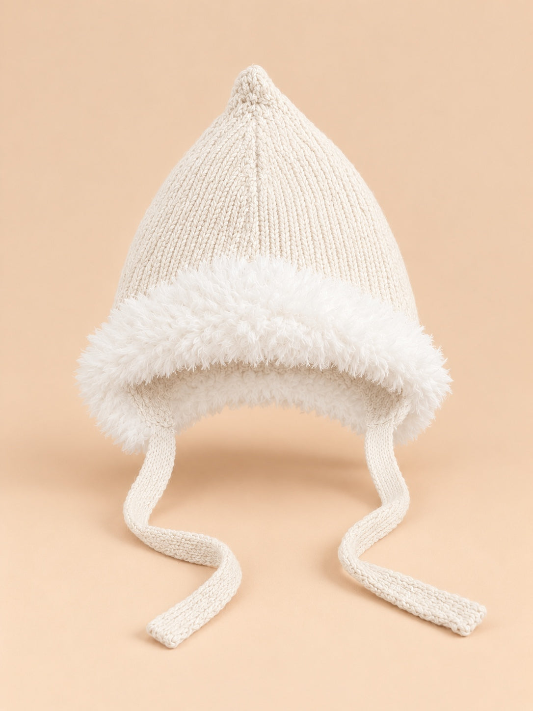 Bonnet enfant lutin à oreillettes beige, vue de face.