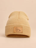 Kindermütze mit Umschlag und Dinosaurier-Patch – Farbvariante Camel, Ansicht von vorn