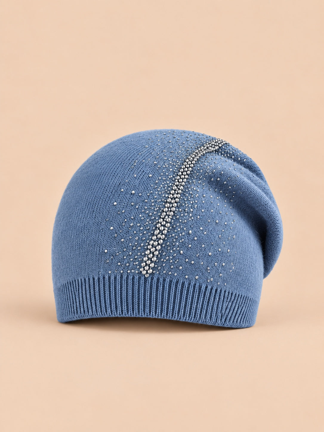 Bonnet ENJOYFUR à strass en laine mélangée bleu, vue de face.