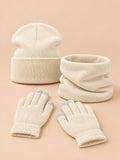 Winterset aus elastischem Strick mit Mütze, Schlauchschal und Handschuhen – Farbvariante Beige, Ansicht von vorn