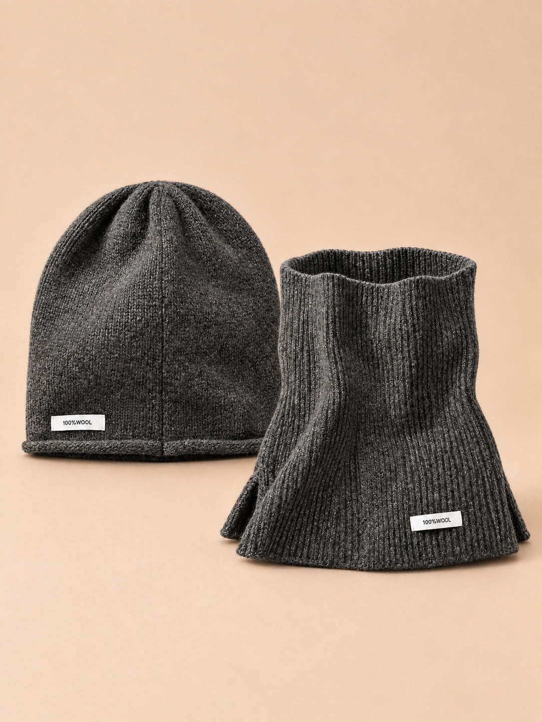 Damen-Mütze-Schal-Set mit Schlitzschal im koreanischen Stil – Farbvariante Grau, Ansicht von vorn