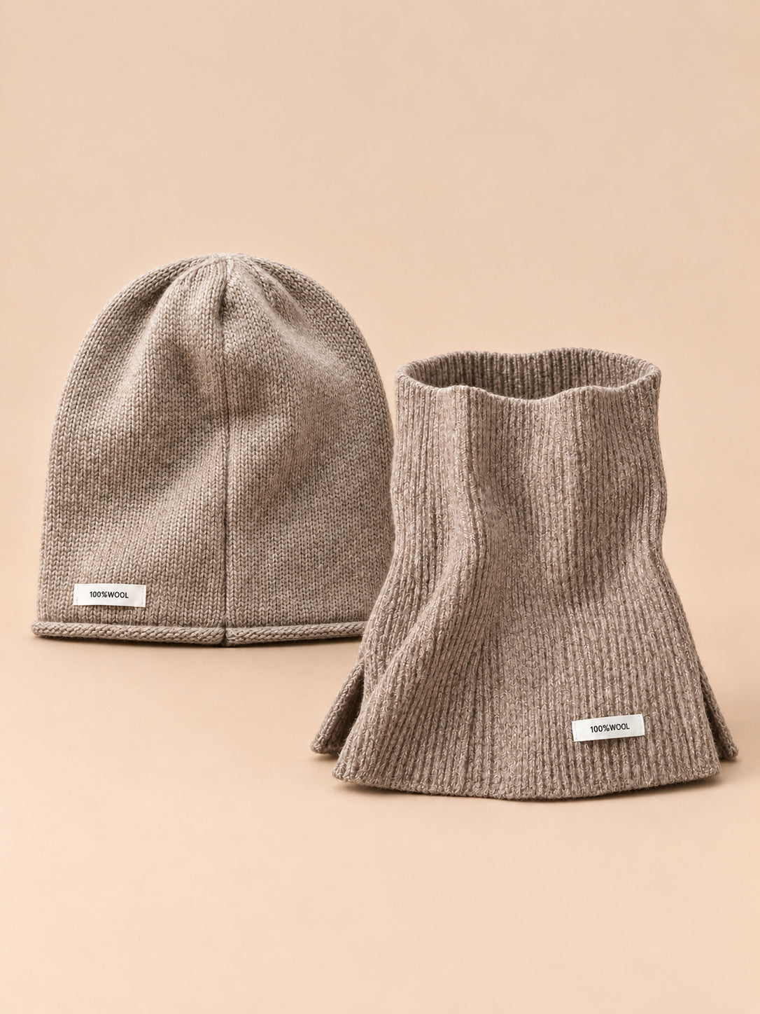 Damen-Mütze-Schal-Set mit Schlitzschal im koreanischen Stil – Farbvariante Khaki, Ansicht von vorn