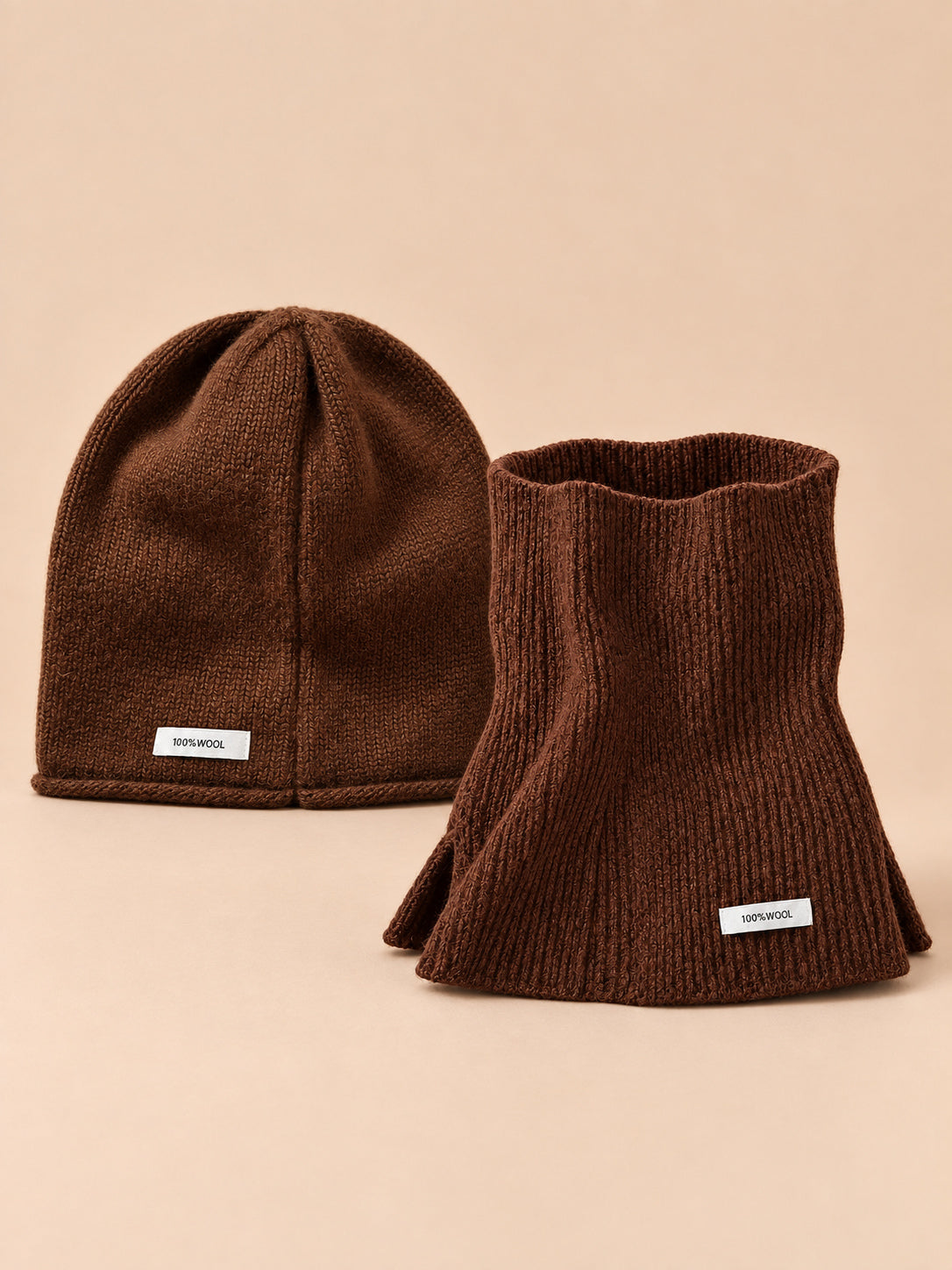 Damen-Mütze-Schal-Set mit Schlitzschal im koreanischen Stil – Farbvariante Braun, Ansicht von vorn