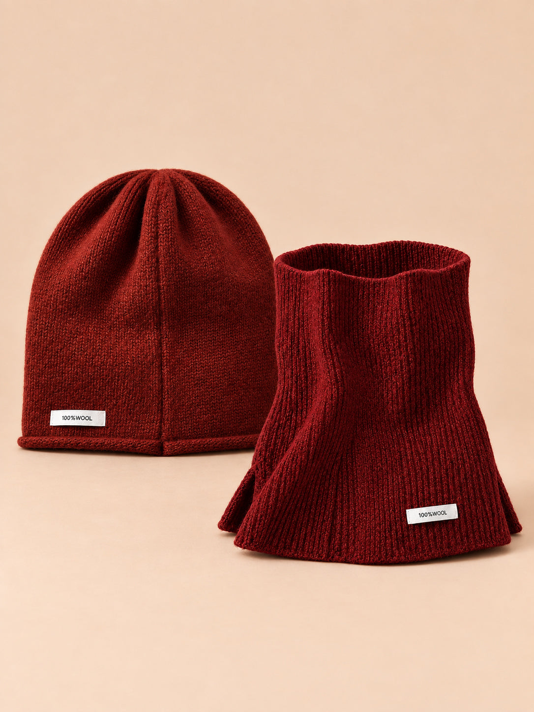 Damen-Mütze-Schal-Set mit Schlitzschal im koreanischen Stil – Farbvariante Rot, Ansicht von vorn