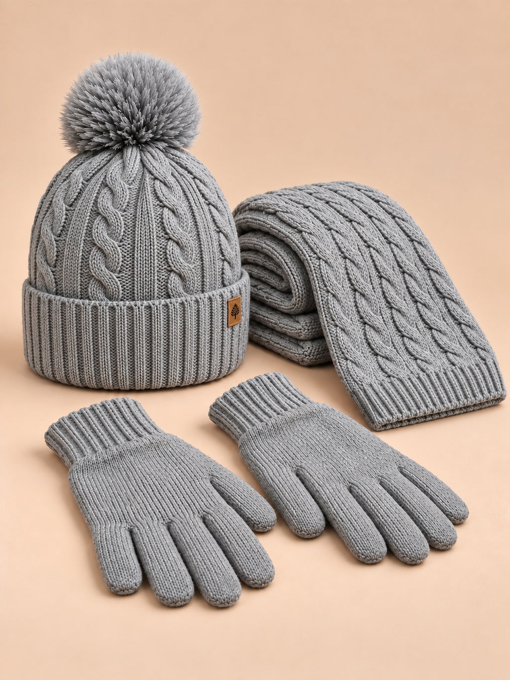 Winterset mit Fleecefutter, Mütze, Schal und Touchscreen-Handschuhen – Farbvariante Grau, Dreiviertelansicht
