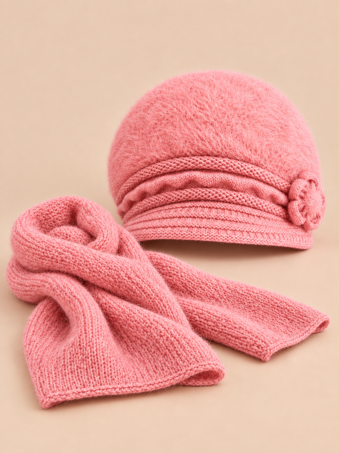 Mütze aus dem Mütze-Schal-Set für Erwachsene – Farbvariante Rosa, Ansicht von vorn