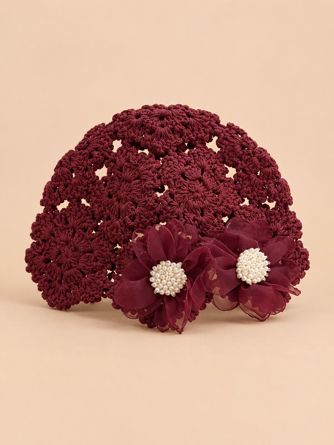 Häkelmütze aus Baumwolle mit Blumen im japanischen Stil – Farbvariante Bordeaux, Ansicht von vorn