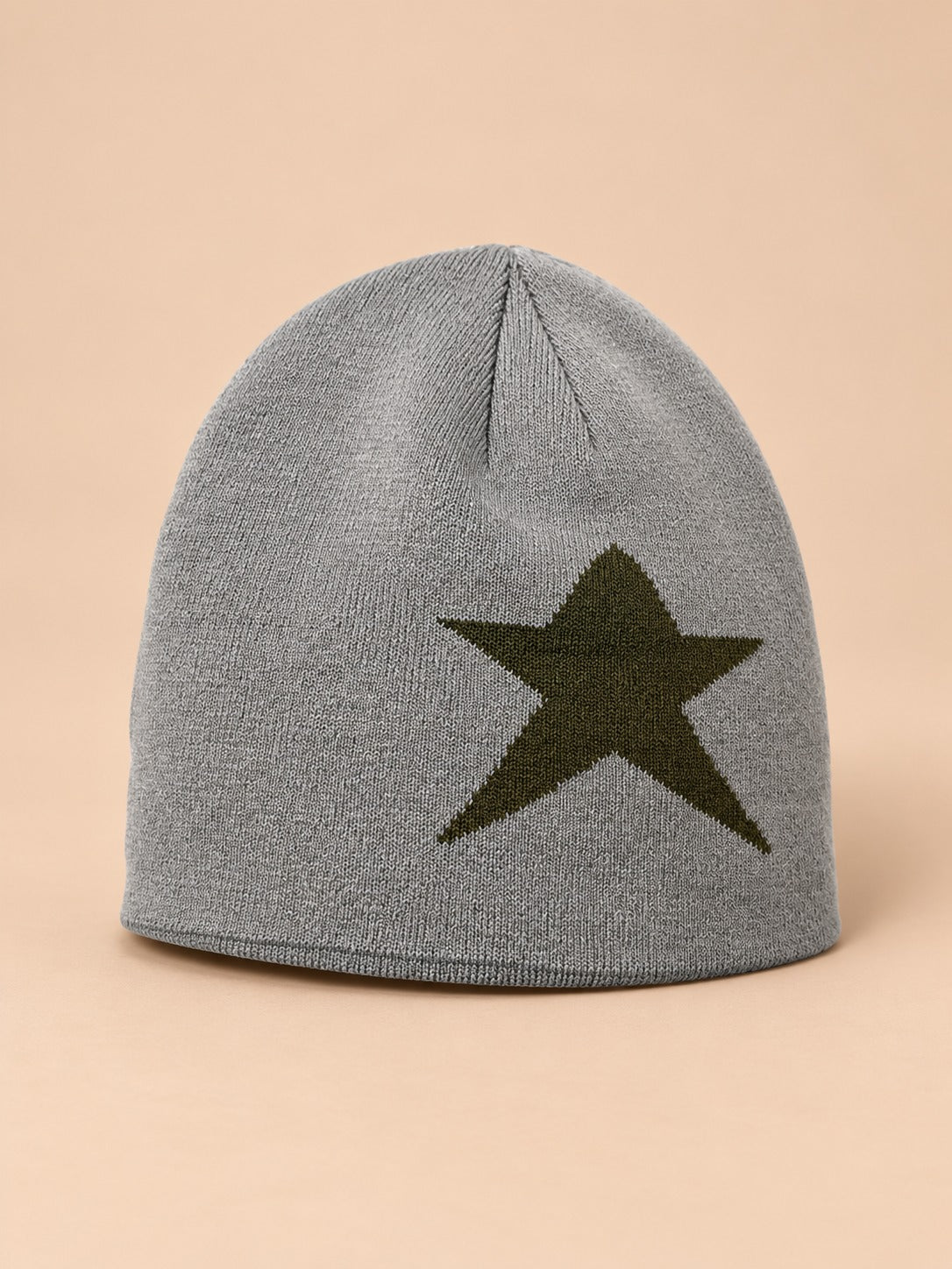 Vintage-Beanie mit Stern im Hip-Hop-Streetwear-Stil – Farbvariante Grau / Grün, Dreiviertelansicht